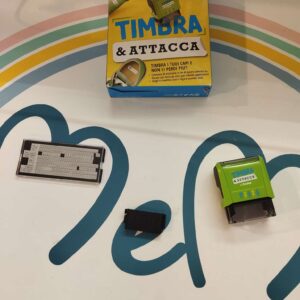 Timbra e attacca