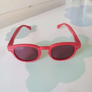 Occhiali da sole rosso Sanifarma